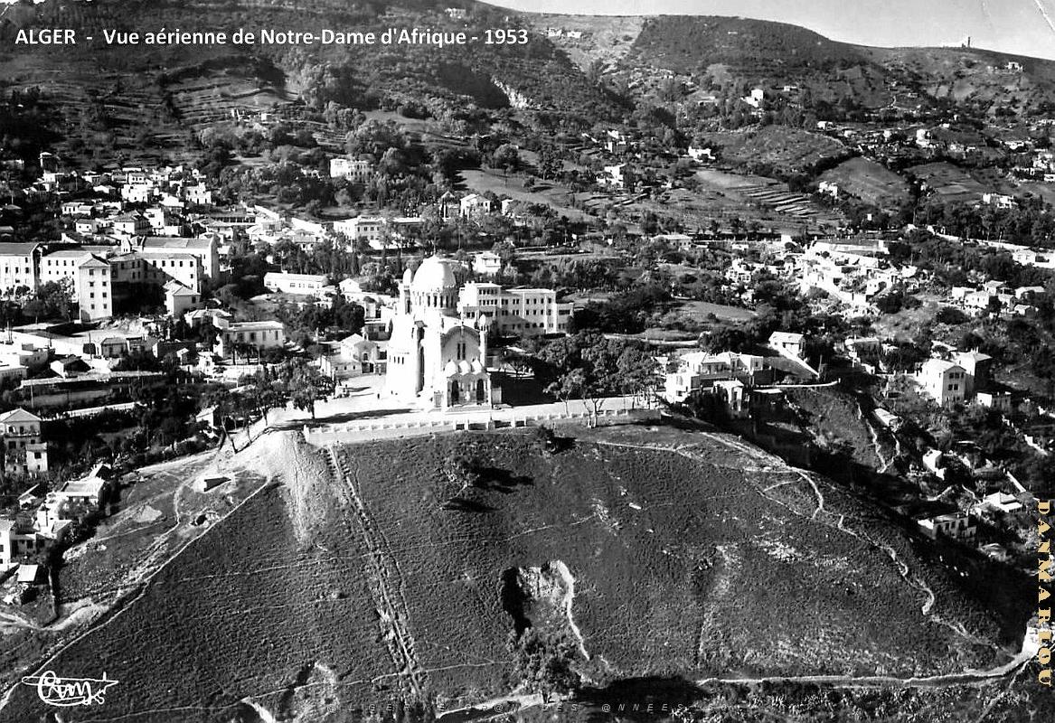 Alger - Vue arrienne N.D. d'Afrique - 1953.jpg